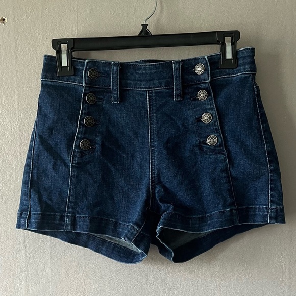 🛍️American Eagle Outfitters Hi-Rise Shorties Double Button Size 4 - Picture 2 of 7